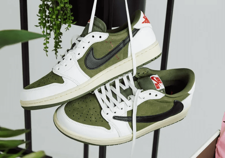 travis-scott-air-jordan-1-low-og-sp-medium-olive-1